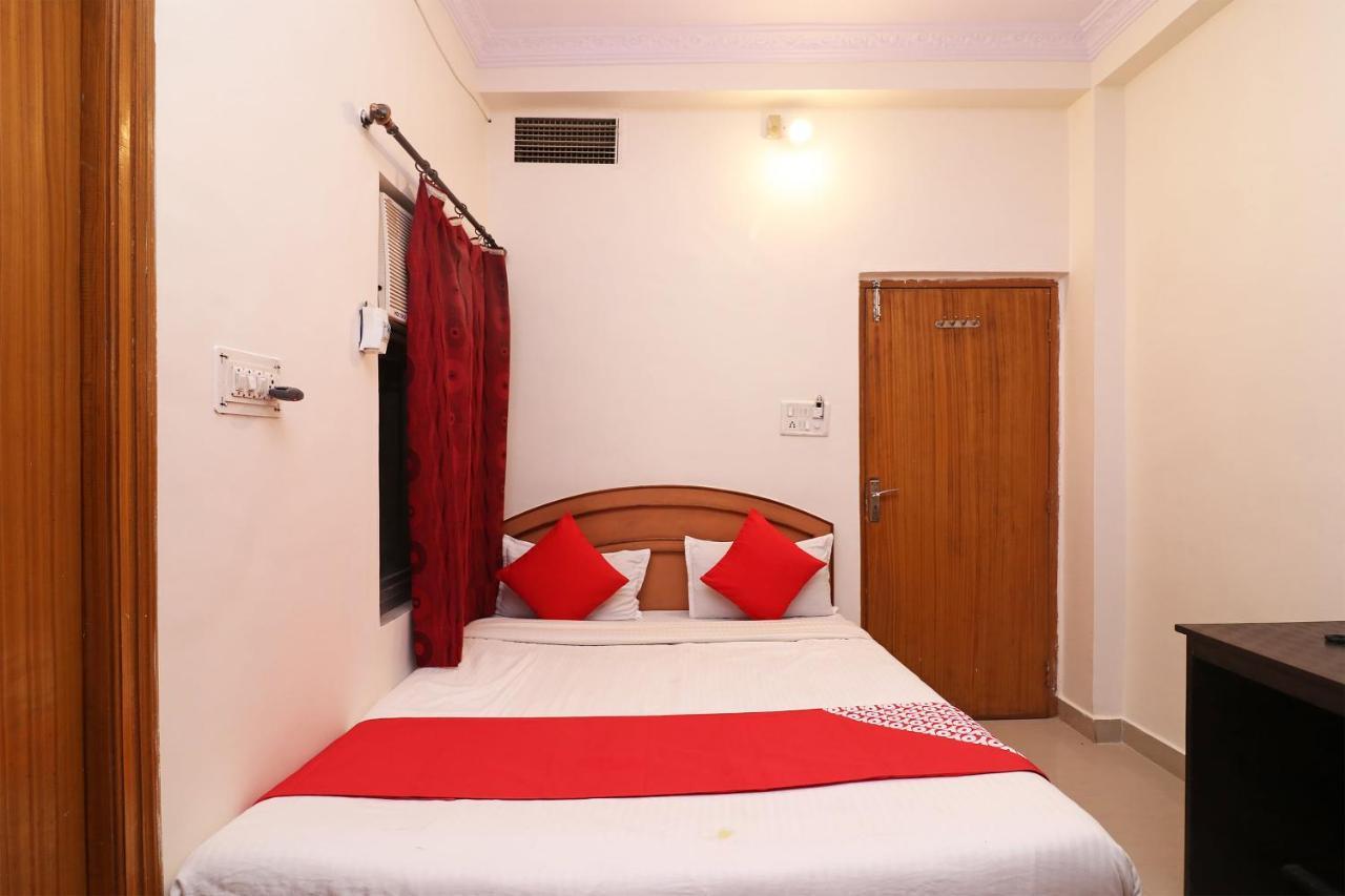 OYO 1021 Hotel Gayatri Residency Tirath Dış mekan fotoğraf